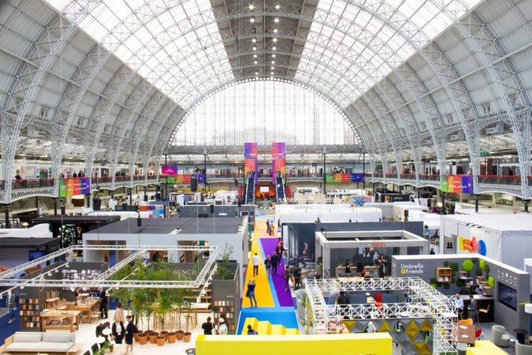 the inside of the london olympia exhibition centre in kensington
