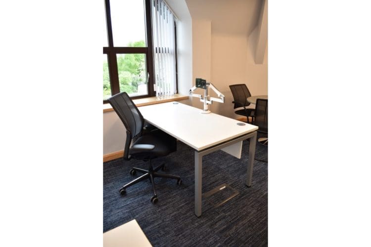 Executive office design fitted out by London refurbishment company Rap Interiors
