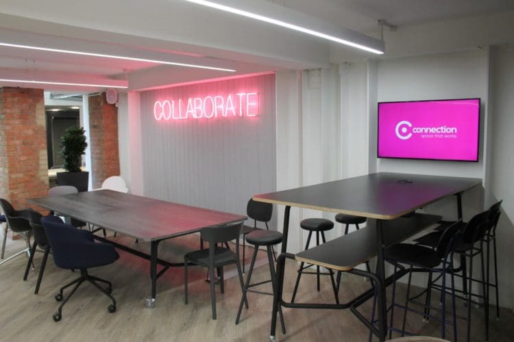 Office furniture in the connection showroom - ideal for a collaborative workspace