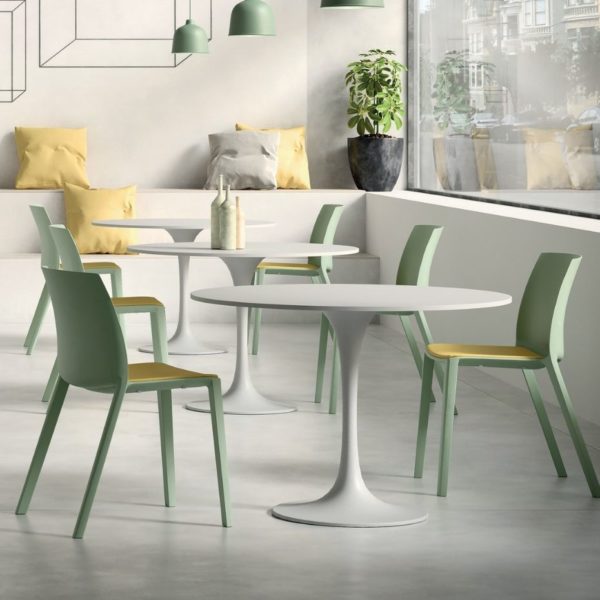 Win plastic café chair in green, used for informal breakout spaces as a versatile office furniture solution in the workplace