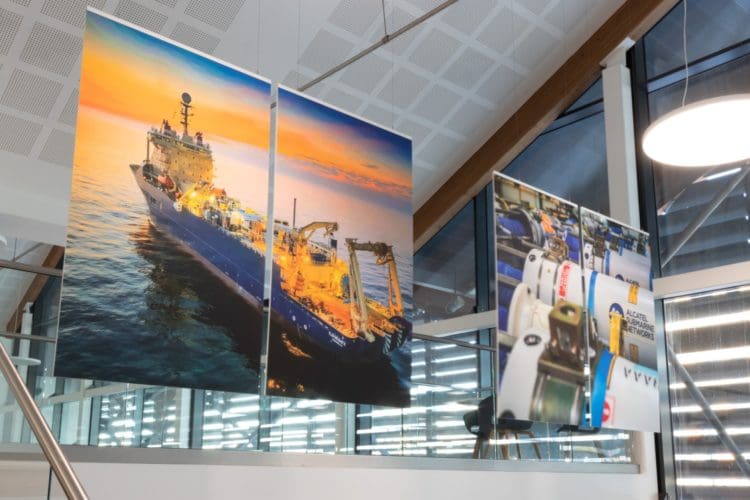 Hanging office acoustic features for a modern reception area design