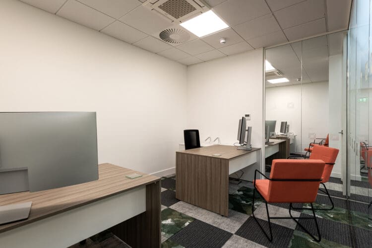 Bespoke office furniure solution in corporate office design.