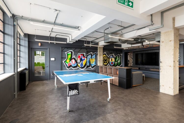 London office refurbishment with bold feature wall.