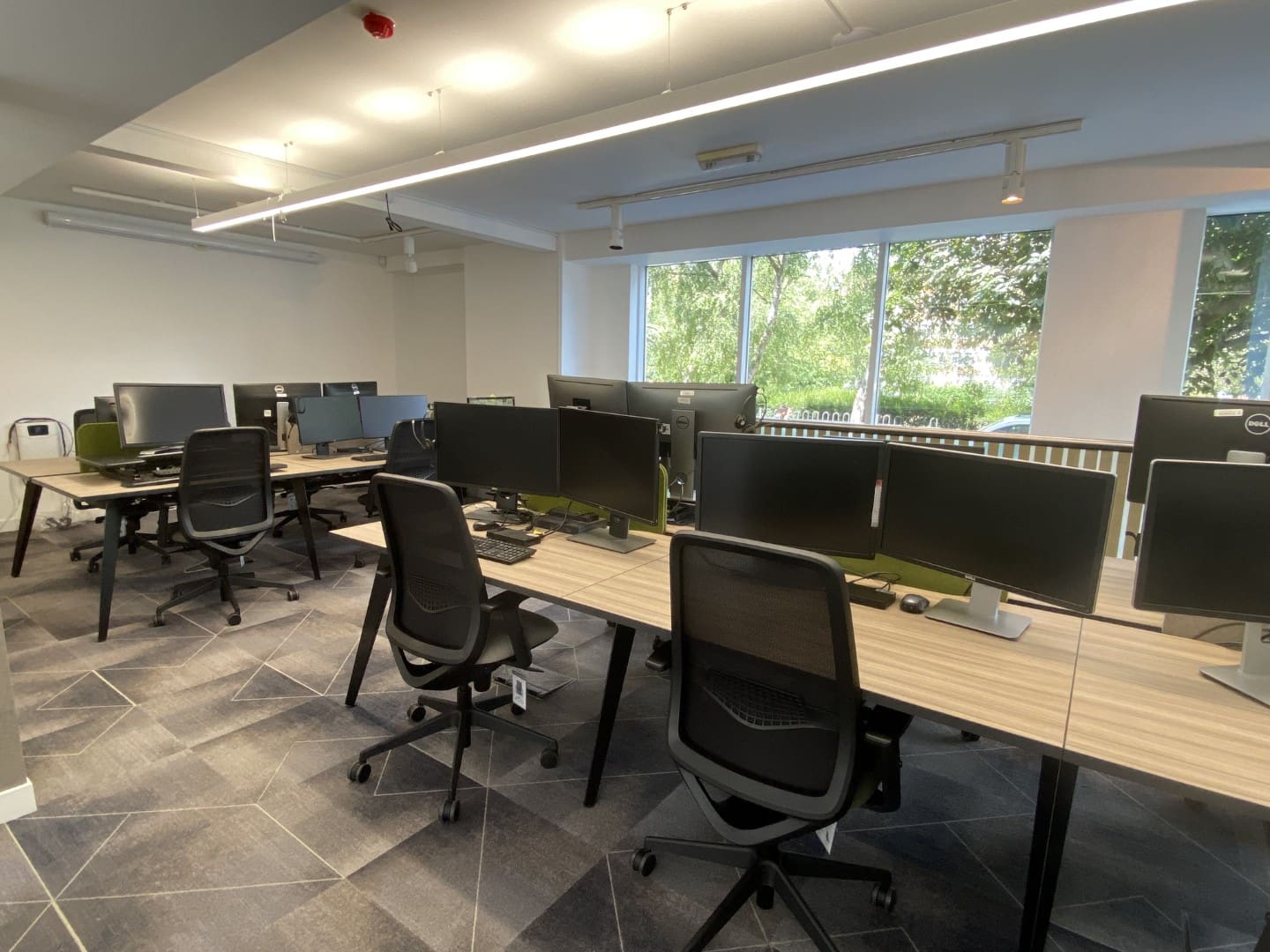 Fresh modern office refurbishment project for Grosvenor Systems