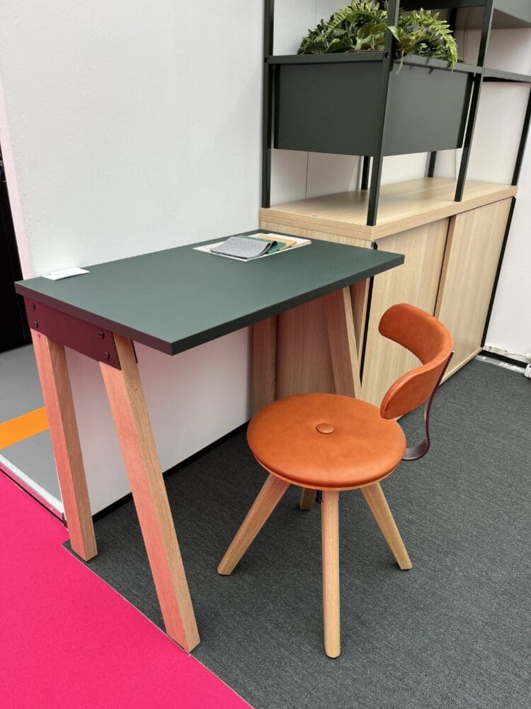 SA Mobler childs desk and chair for education spaces and interior design projects.