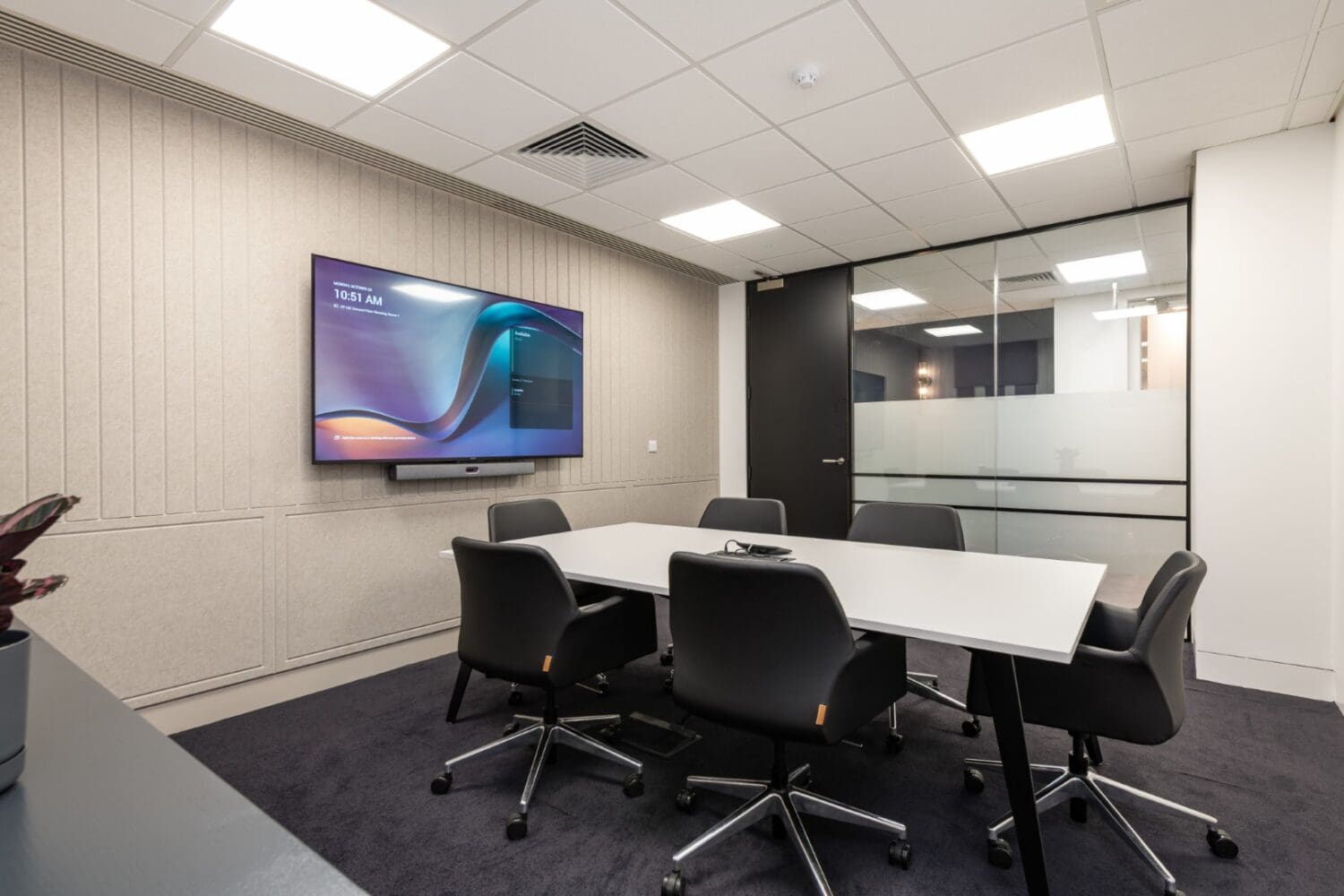 High-end meeting room for corporate London office refurbishment